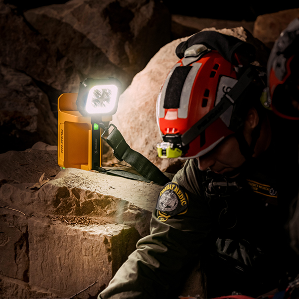 Pelican 9050 Flashlight - Image 10