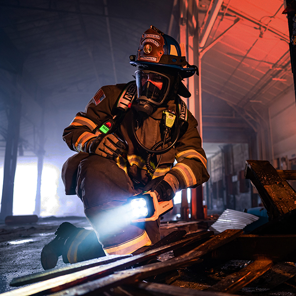 Pelican 9050 Flashlight - Image 12